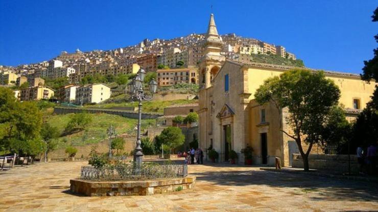 Al Centro Villa Gangi Esterno foto